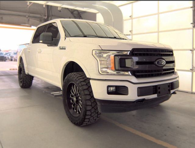 Used 2020 White Ford XLT image 1