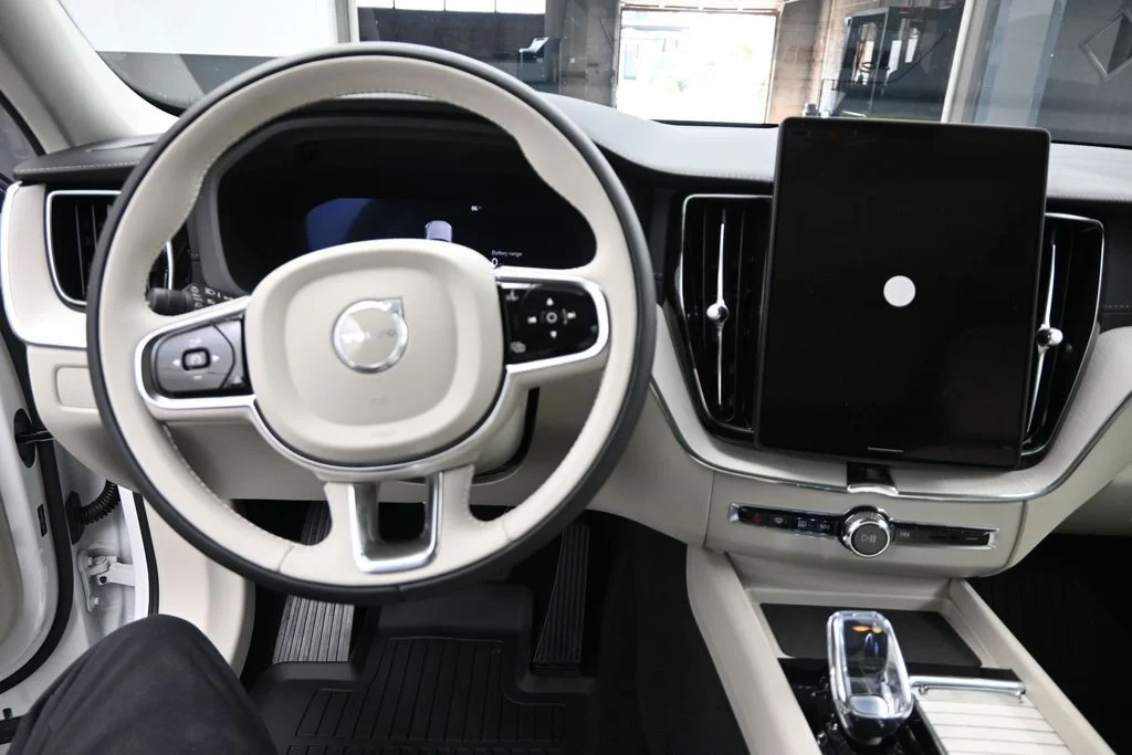 New 2026 Crystal White Volvo T8 Ultra image 11