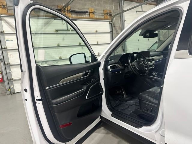 Used 2022 White Pearl Kia SX image 12