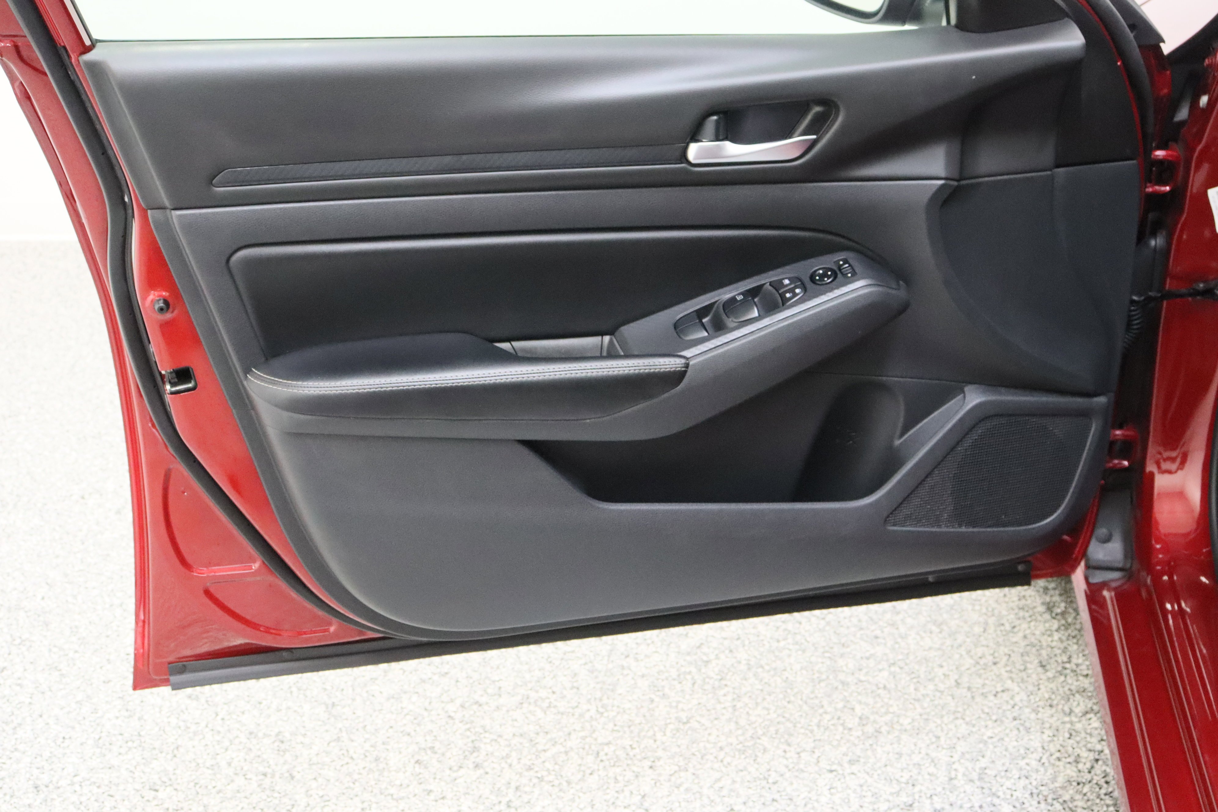 2025 Nissan Altima SV - Photo 12