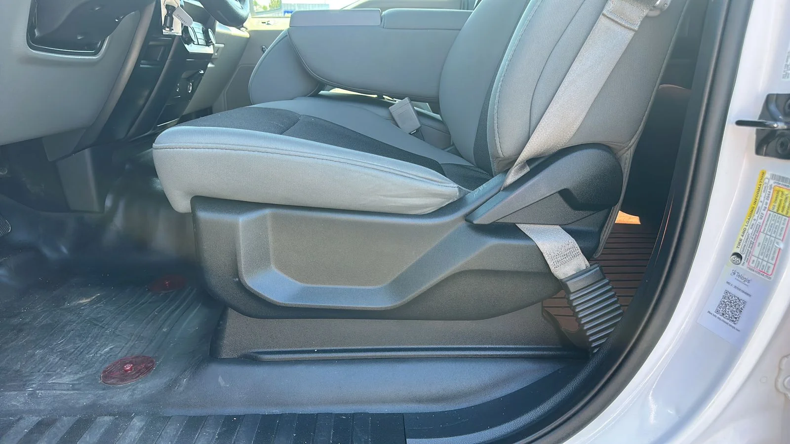 Used 2019 White Ford XL image 10