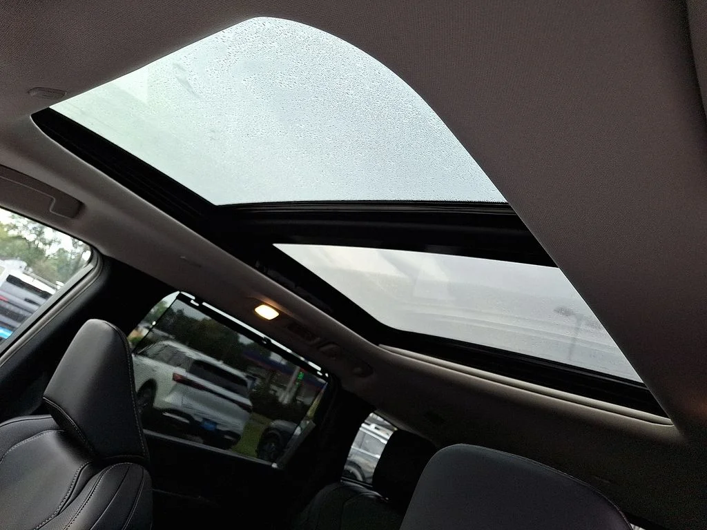 New 2026 White INFINITI LUXE image 11
