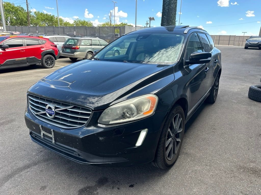 Used 2017 Black Volvo T6 Dynamic image 1