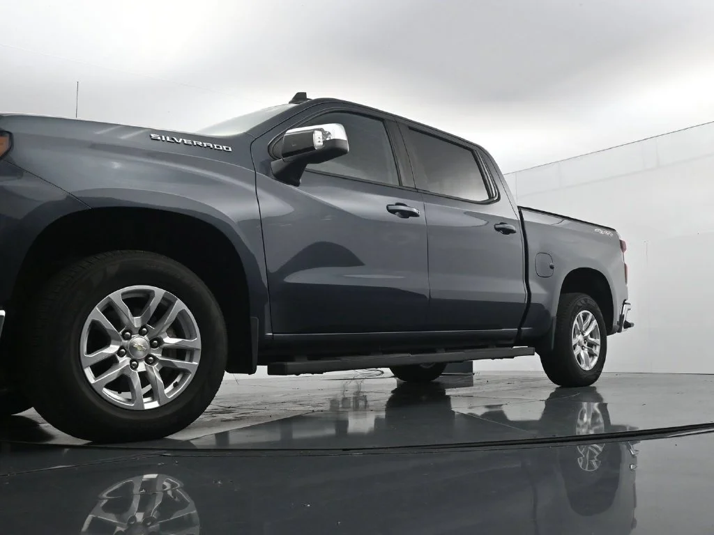 Used 2020 Gray Chevrolet LT image 19