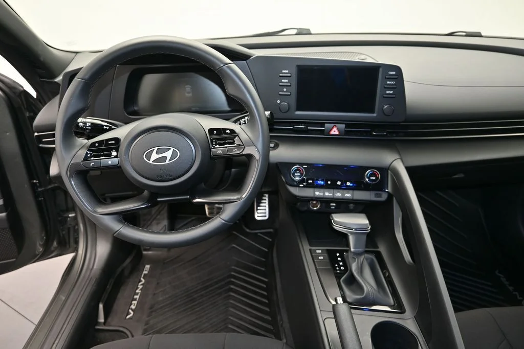 Used 2025 Amazon Gray Hyundai SEL Sport image 18