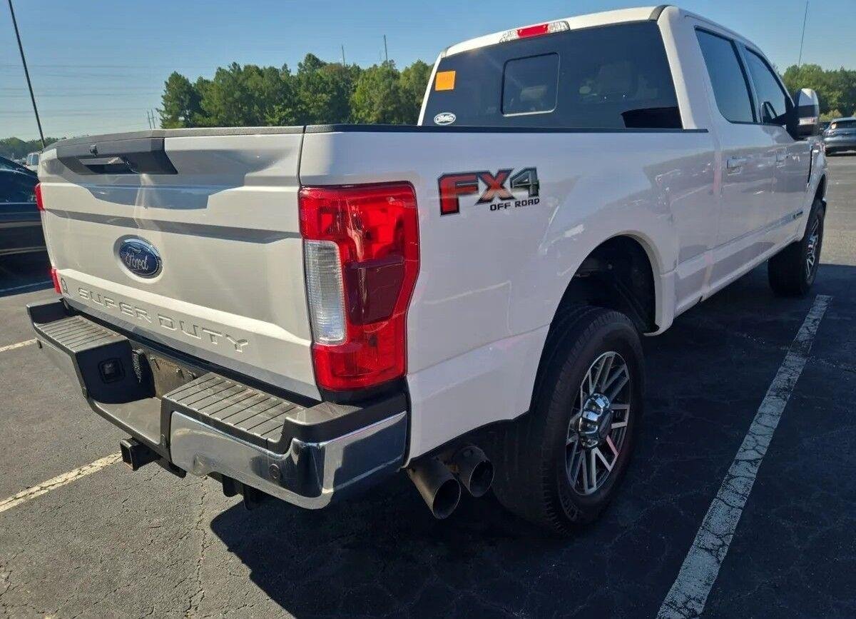 Used 2019 White Platinum Metallic Tri-Coat Ford Lariat image 2