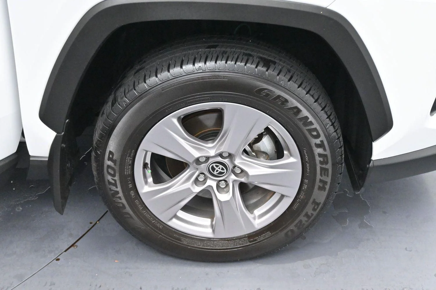 Used 2025 White Toyota XLE image 31