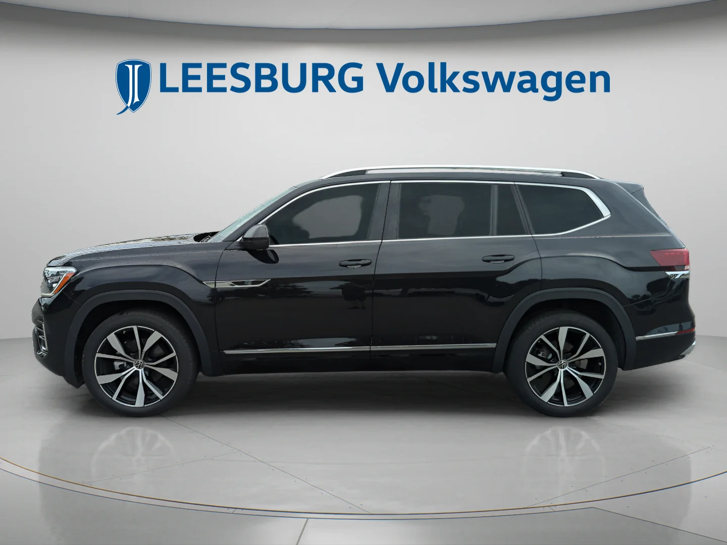 Used 2026 Deep Black Volkswagen 2.0T SEL Premium R-Line image 9
