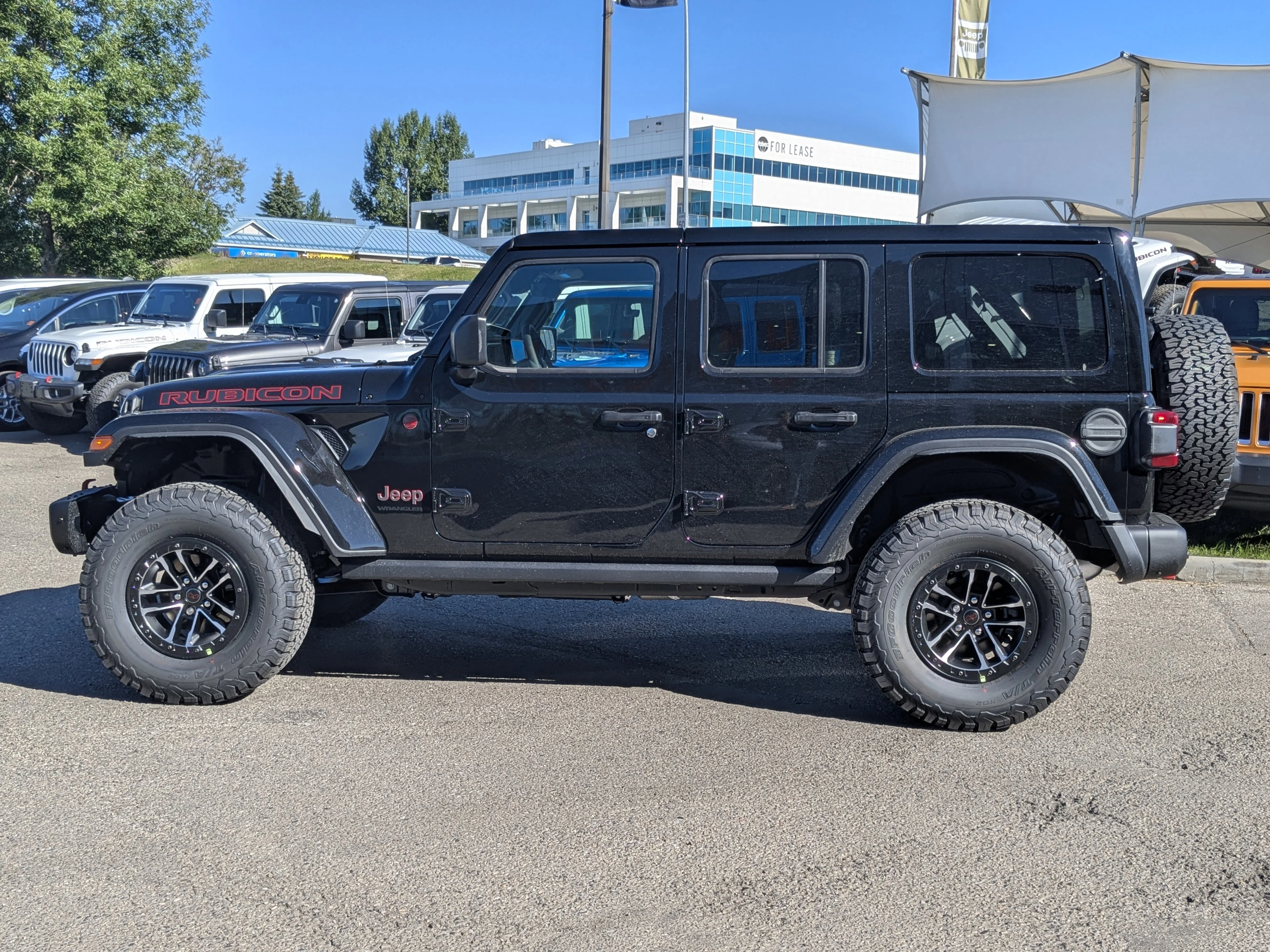New 2025 Black Jeep Rubicon X - - 35 INCH A/T TIRES - Trailer Tow Group - Offroad Cam - Nappa leather seats & Tons More! image 4