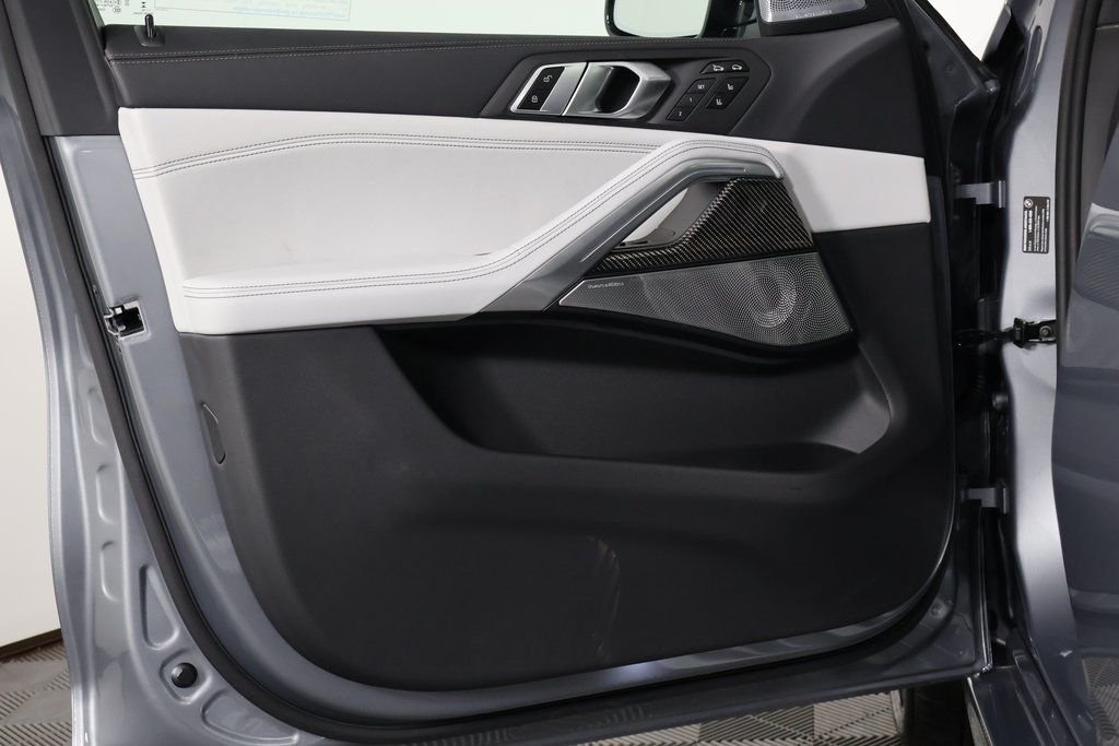 New 2027 Skyscraper Grey Metallic BMW M60i image 7