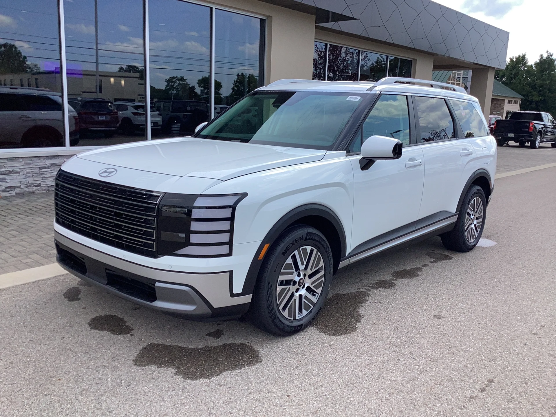 New 2026 Creamy White Pearl Hyundai SEL 8P image 1