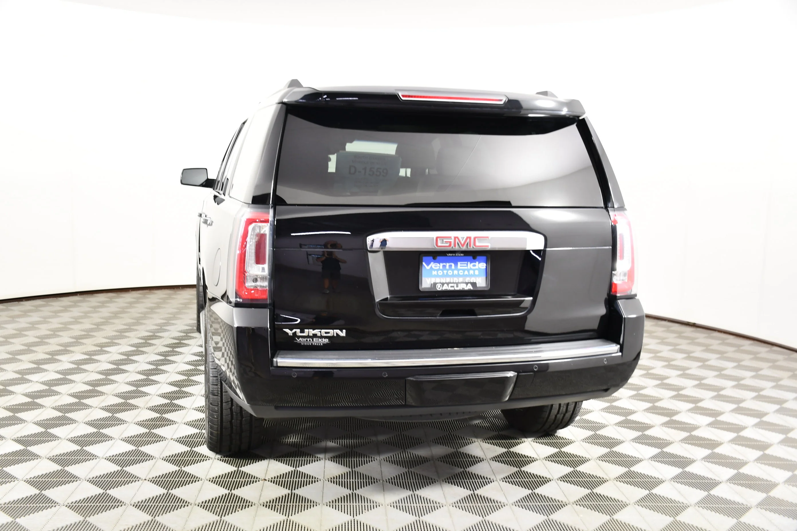 Used 2018 Onyx Black GMC Denali image 7