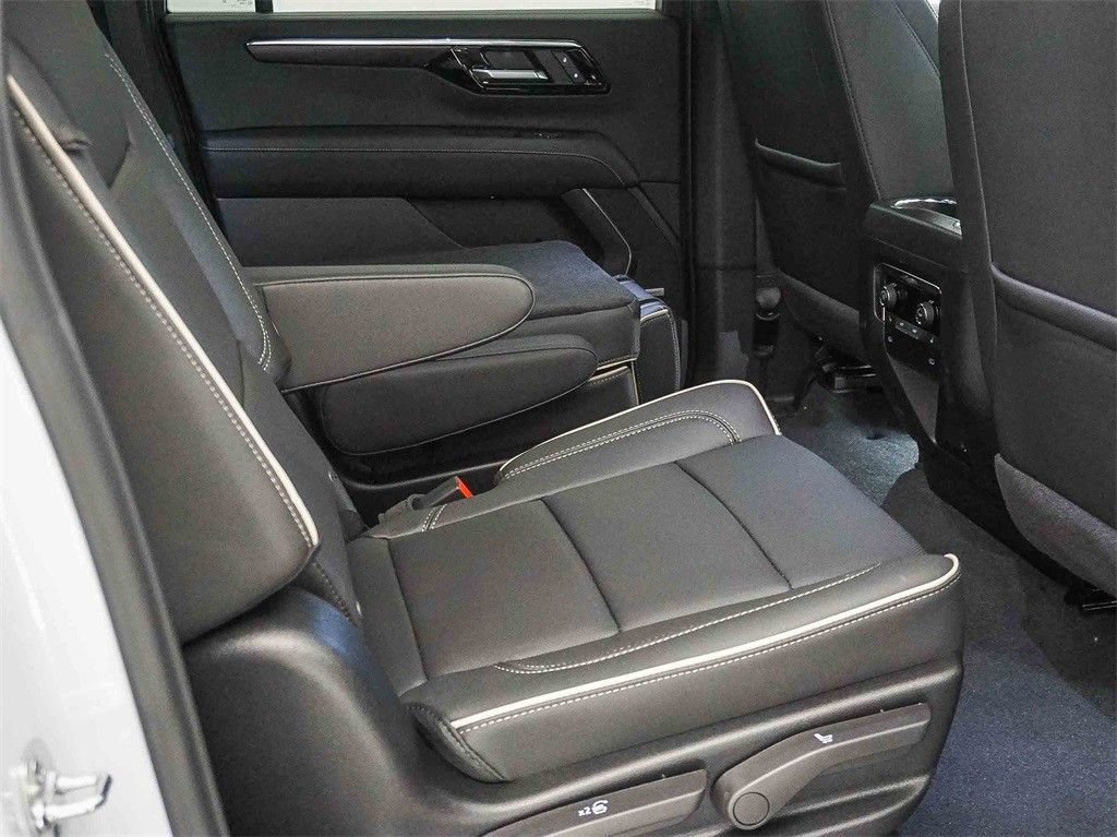 2026 Chevrolet Suburban Premier - Photo 13