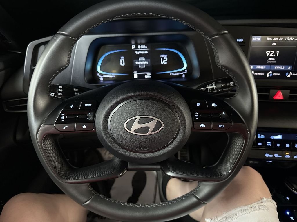 Used 2025 Gray Hyundai SEL Sport image 19