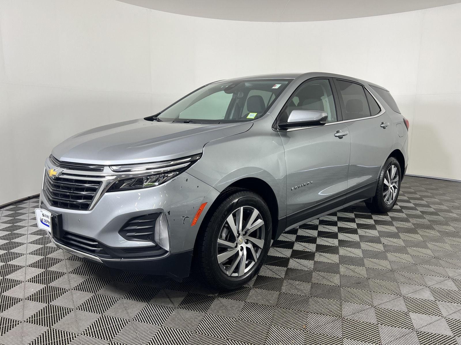 Used 2024 Sterling Gray Metallic Chevrolet LT image 27