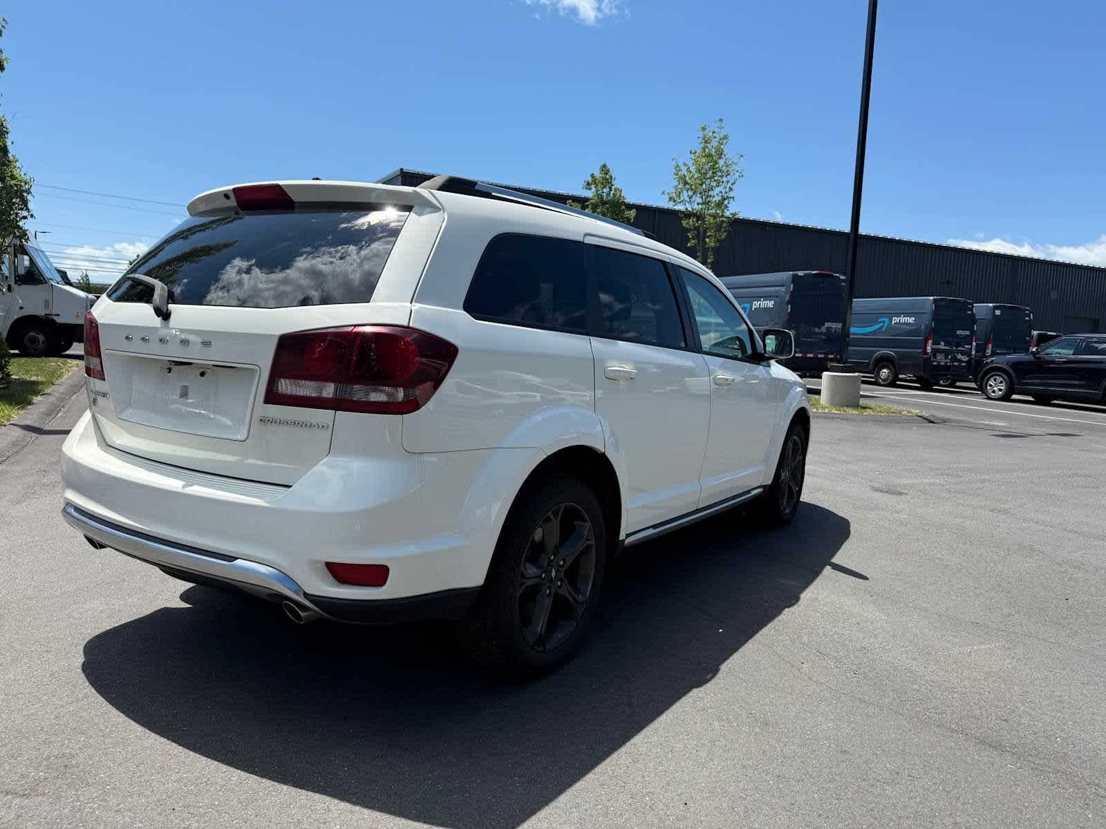 Used 2018 Vice White Dodge Crossroad image 6