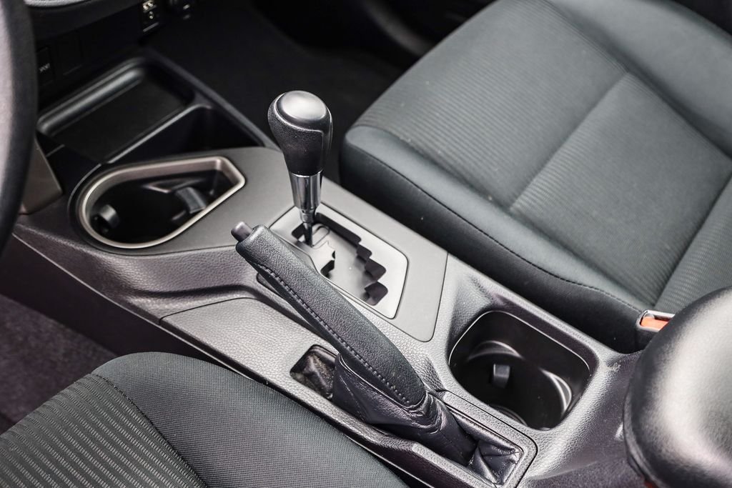2017 Toyota RAV4 LE - Photo 19
