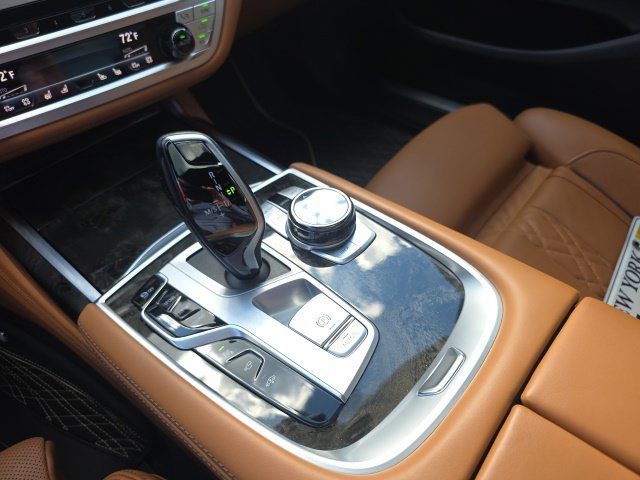 Used 2022 Gray BMW 750i xDrive image 22