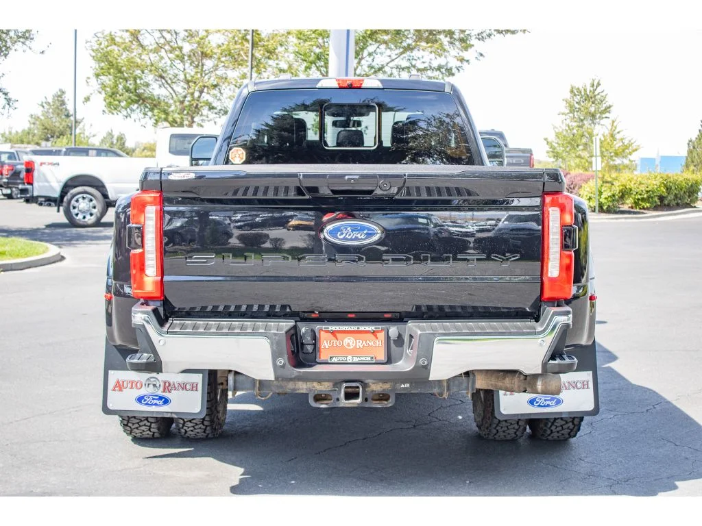 Used 2023 AGATE BLACK Ford LARIAT image 7