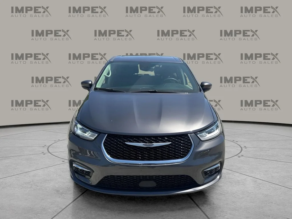 Used 2023 Gray Chrysler Touring L image 8
