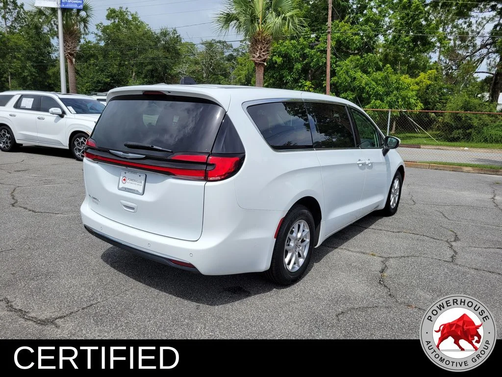 Used 2023 White Chrysler Touring L image 5