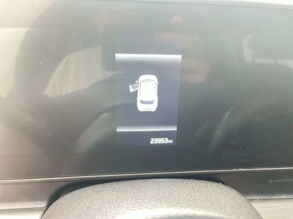 Used 2025 Green Kia X-Line image 15