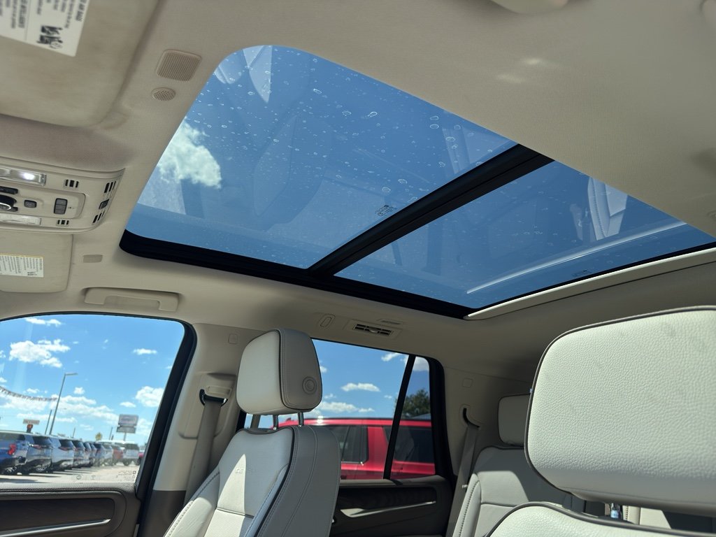 Used 2021 White Frost Tricoat GMC Denali image 12