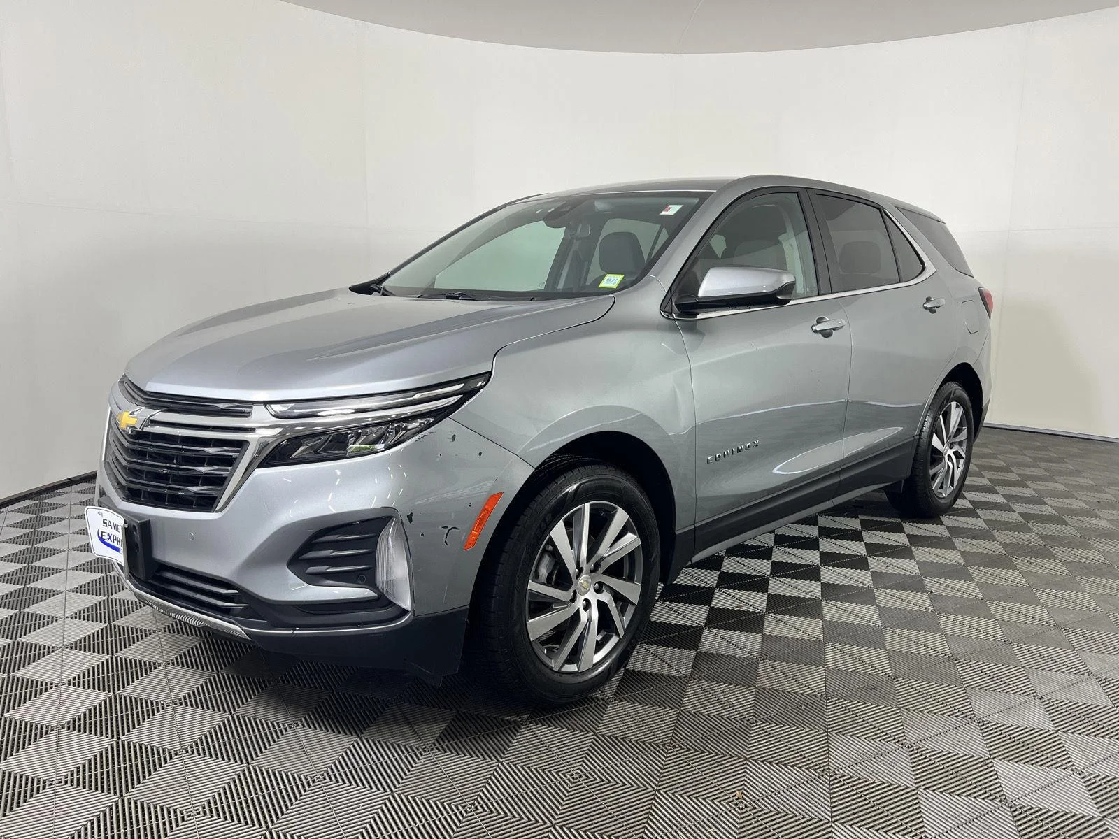 Used 2024 Sterling Gray Metallic Chevrolet LT image 27
