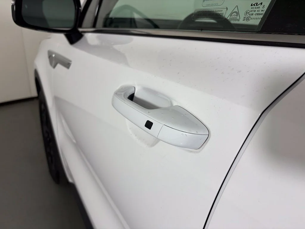 Used 2024 White Kia S image 11