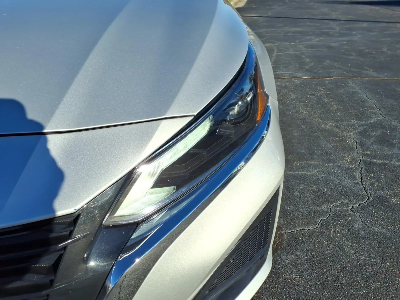 Used 2025 Brilliant Silver Metallic Nissan SV image 15