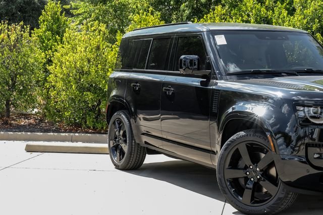New 2026 Santorini Black Land Rover X-Dynamic SE image 8