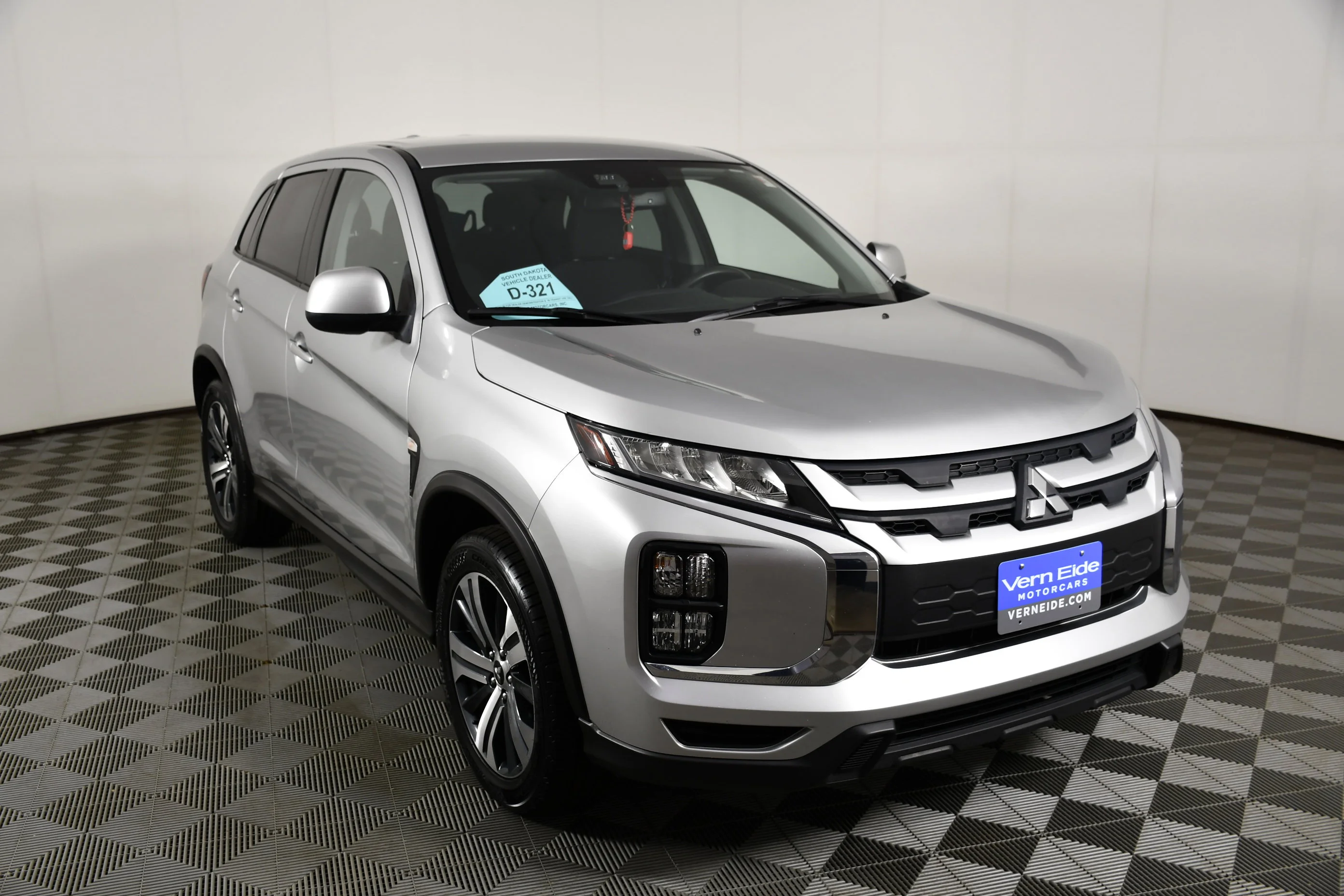 Certified Used 2024 Gray Mitsubishi SE image 2