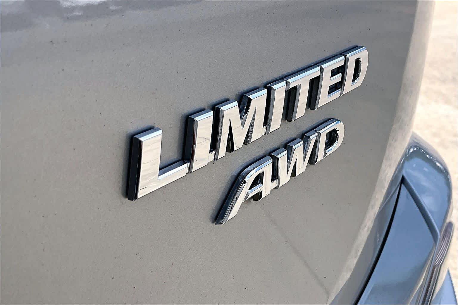 Used 2017 Silver Sky Metallic Toyota Limited image 10