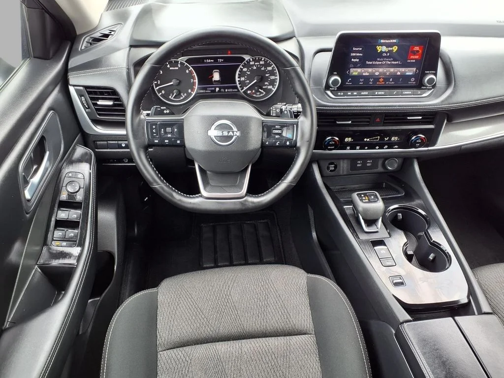 Used 2025 Gray Nissan SV image 4
