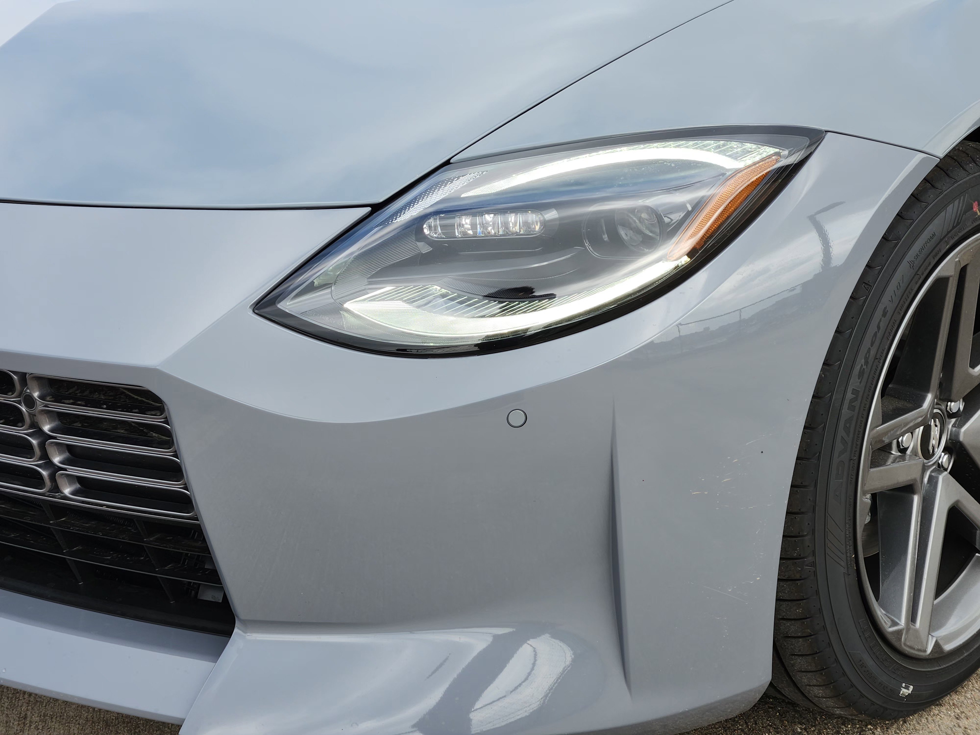 New 2026 Boulder Gray Pearl / Super Black Two-tone Nissan Sport image 8