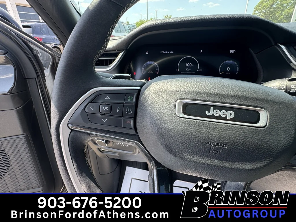 Certified Used 2023 Baltic Gray Metallic Clearcoat Jeep Altitude image 25