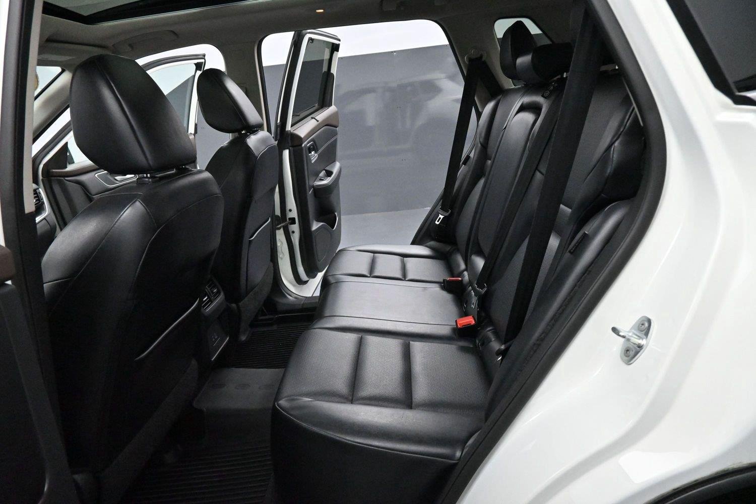 Used 2021 Pearl White Tricoat Nissan SV image 28