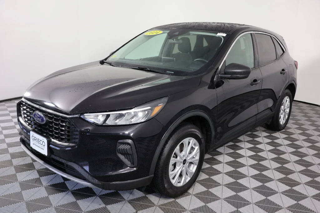 Used 2024 Black Metallic Ford Active image 4