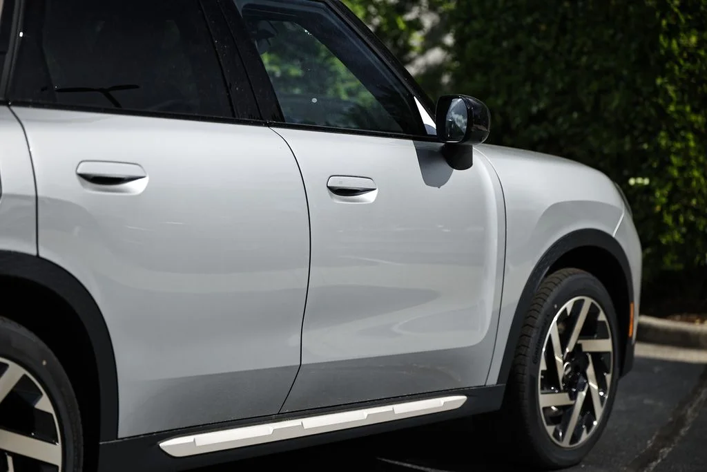 New 2027 Silver MINI Iconic image 8