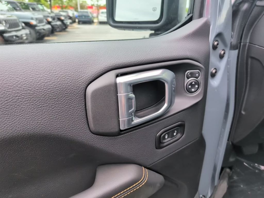 New 2026 Anvil Clear-Coat Exterior Paint Jeep Sahara image 19
