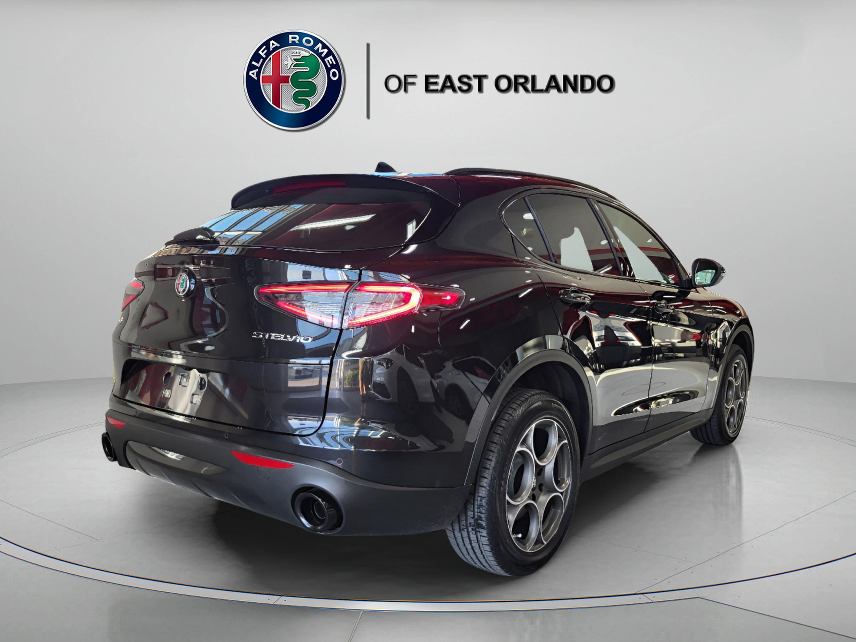 New 2025 Vulcano Black Metallic Alfa Romeo SPRINT image 6