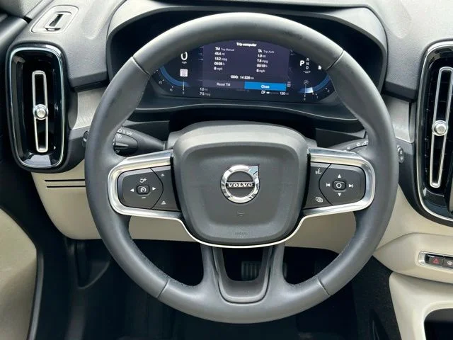 2024 Volvo XC40 Plus - Photo 13
