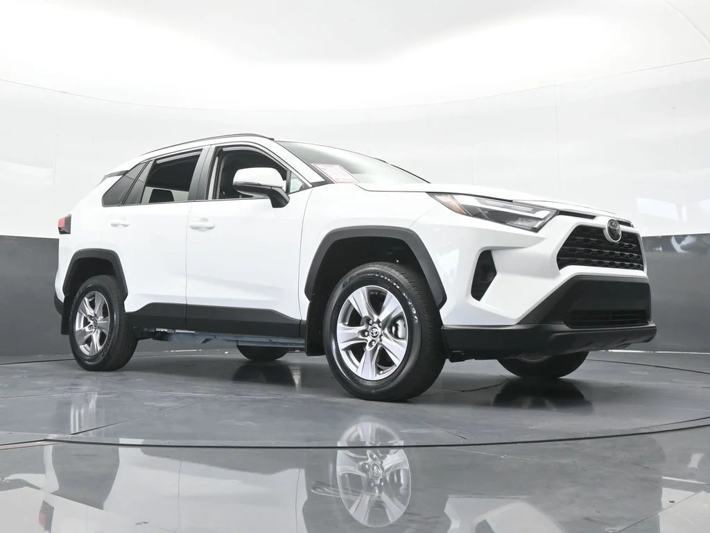 Used 2025 Ice Toyota XLE image 56