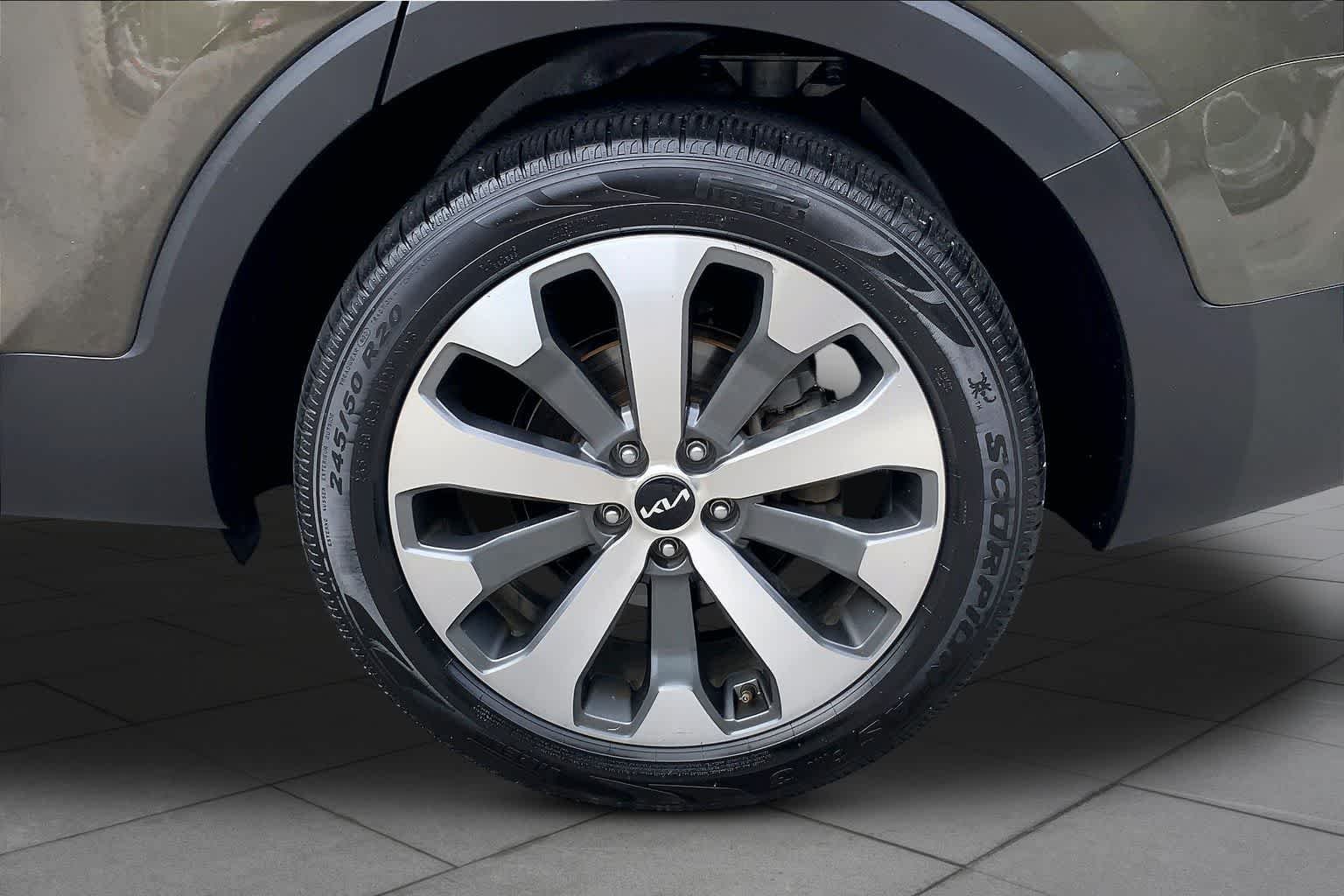 Used 2022 Dark Moss Kia S image 11