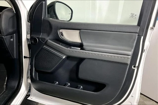 Used 2025 Oxford White Ford Active image 46