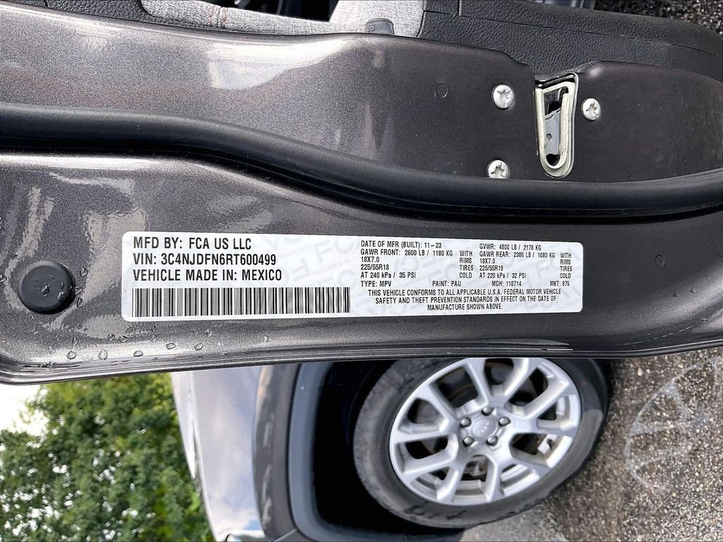 Used 2024 Gray Jeep Latitude Lux image 31