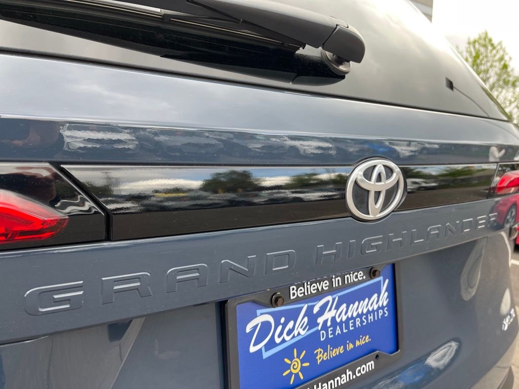 Used 2024 White Toyota XLE image 10