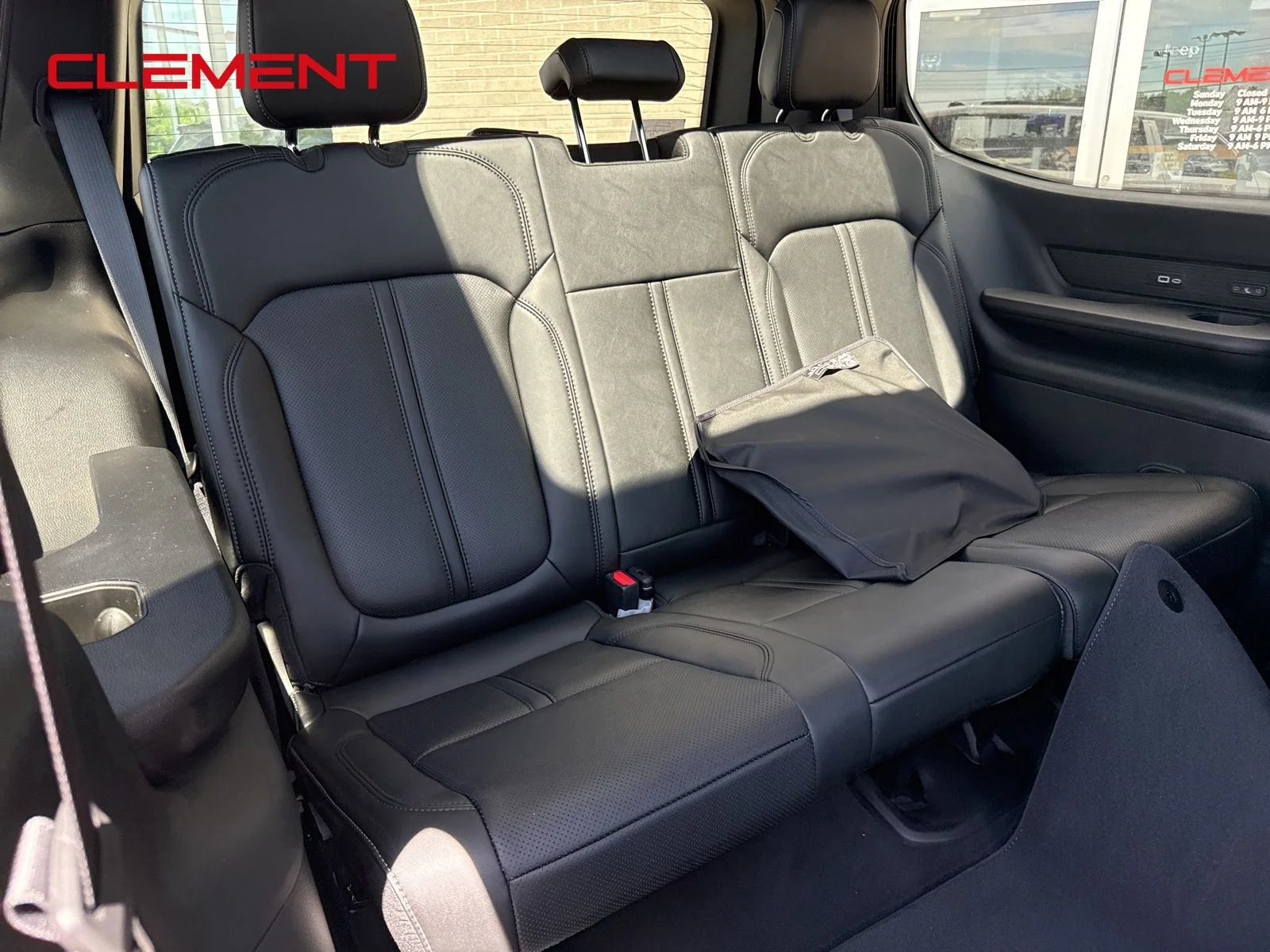New 2026 Bright White Clear-Coat Exterior Paint Jeep Limited Reserve image 15