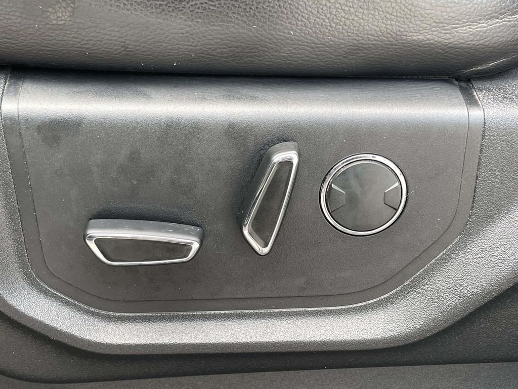 Used 2017 White Platinum Metallic Tri-Coat Ford Lariat image 7