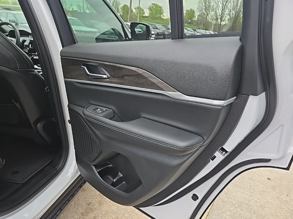 New 2026 Bright White Clear-Coat Exterior Paint Jeep Altitude image 78